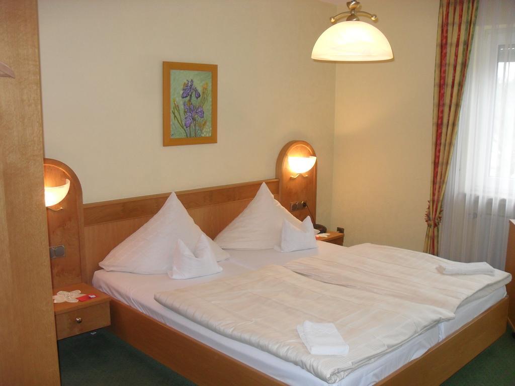 Hotel Reichsschenke Zum Ritter Gotz "Garni" Kröv Zewnętrze zdjęcie