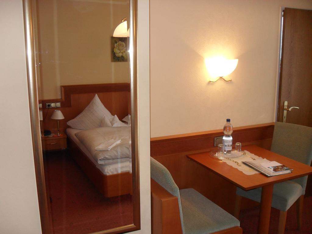 Hotel Reichsschenke Zum Ritter Gotz "Garni" Kröv Pokój zdjęcie